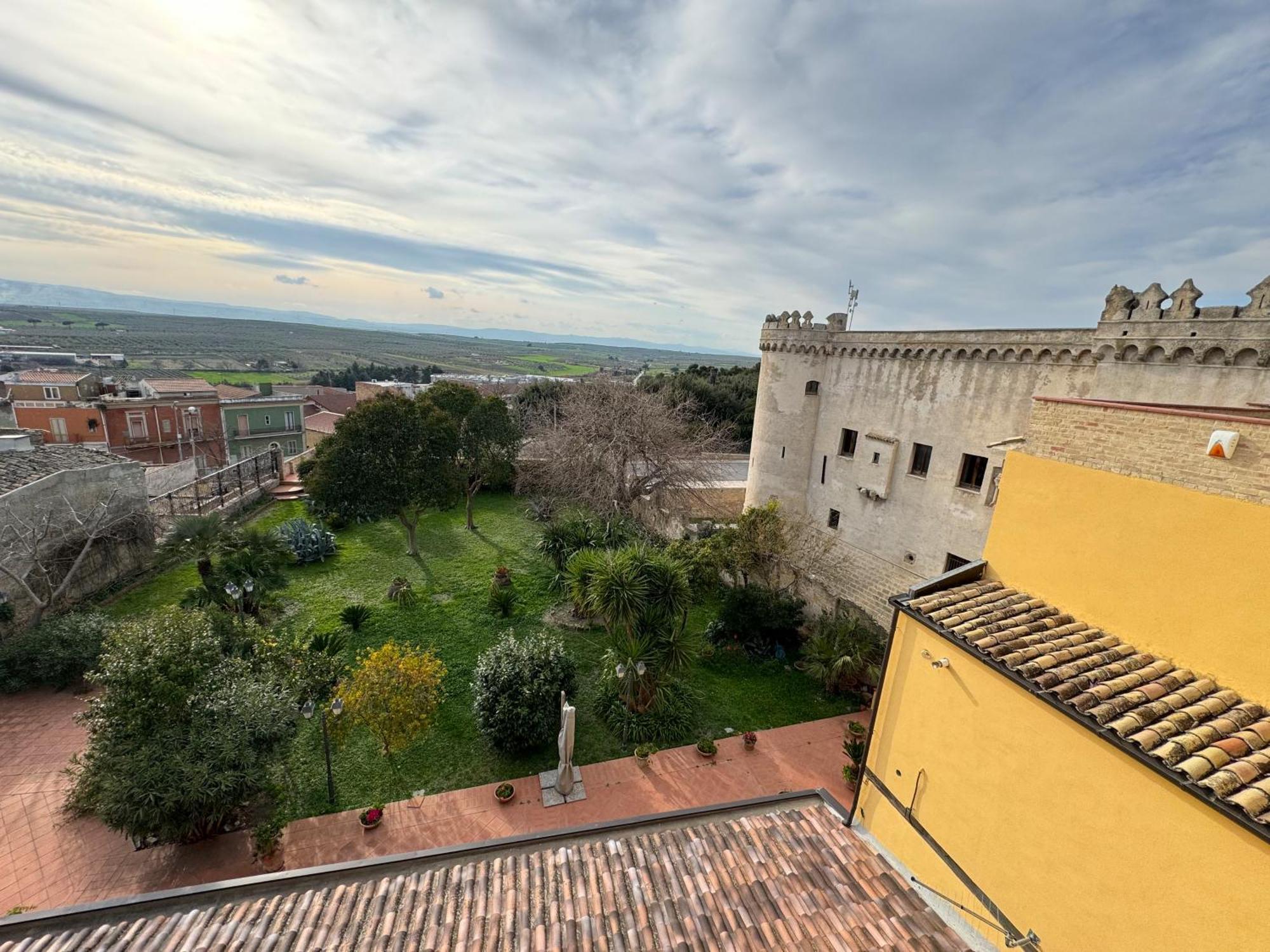 B&B Palazzo Croghan Torremaggiore Bagian luar foto