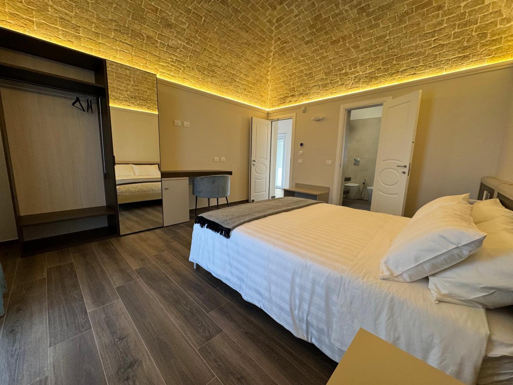 B&B Palazzo Croghan Torremaggiore Bagian luar foto