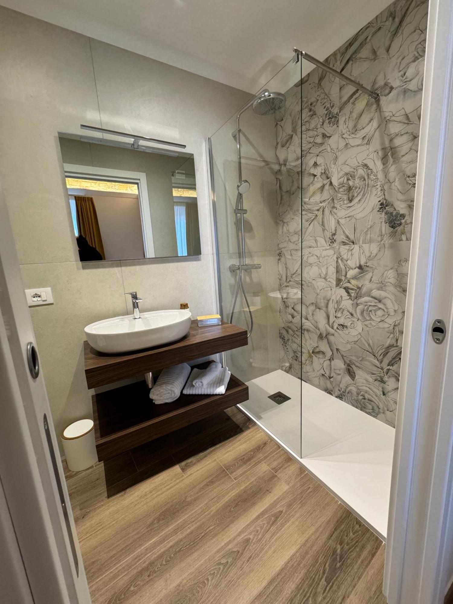 B&B Palazzo Croghan Torremaggiore Bagian luar foto
