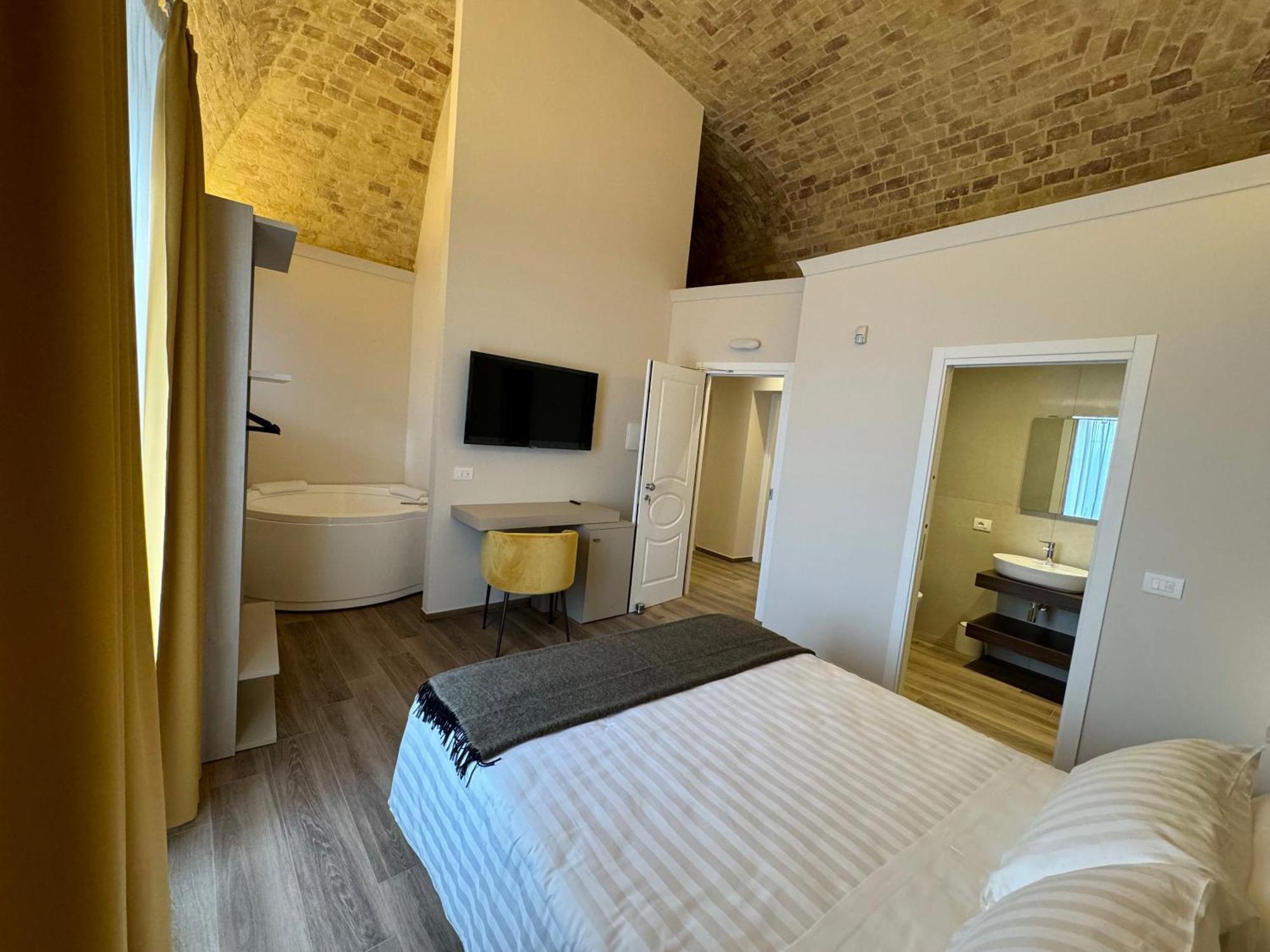 B&B Palazzo Croghan Torremaggiore Bagian luar foto