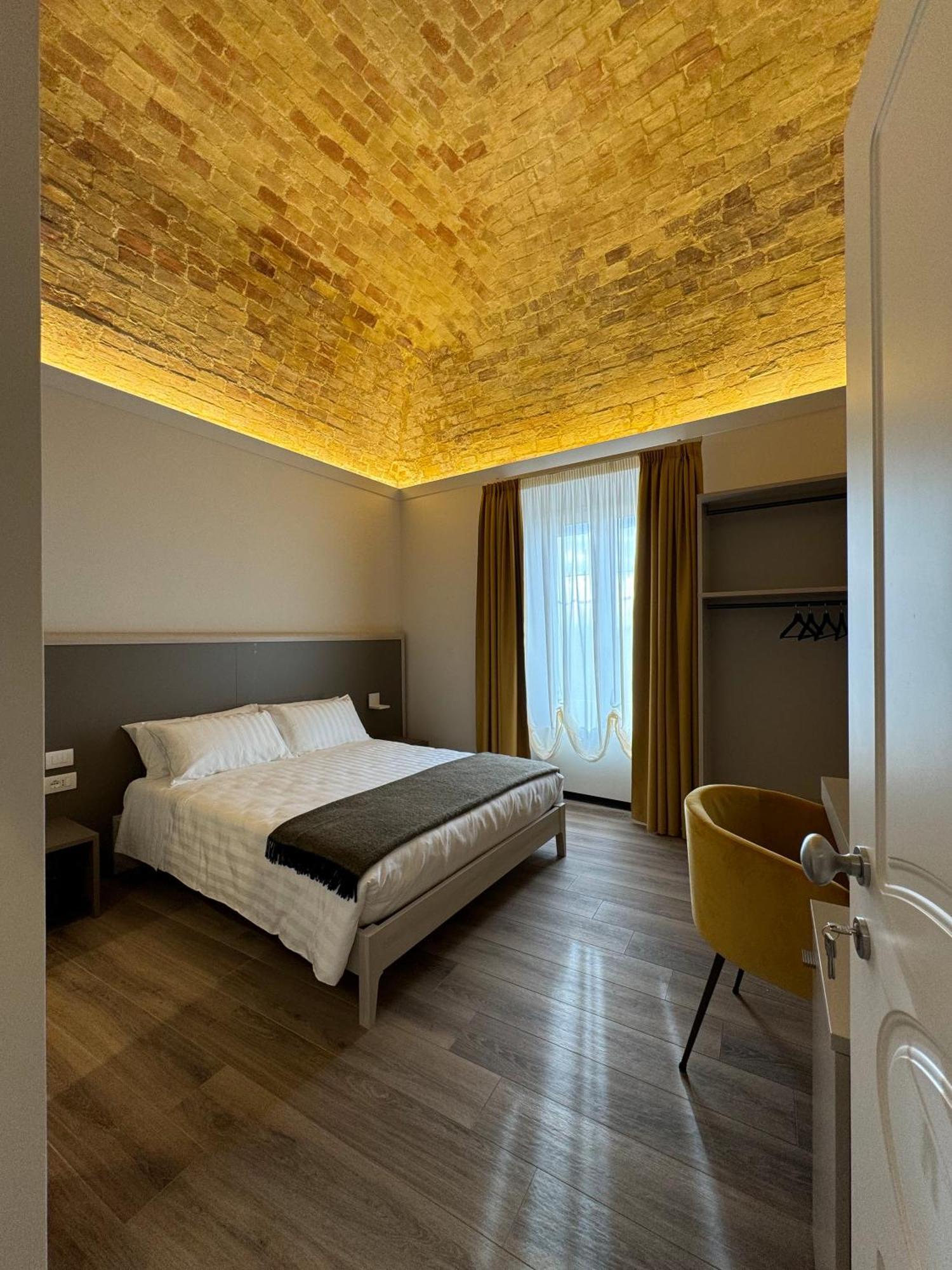 B&B Palazzo Croghan Torremaggiore Bagian luar foto