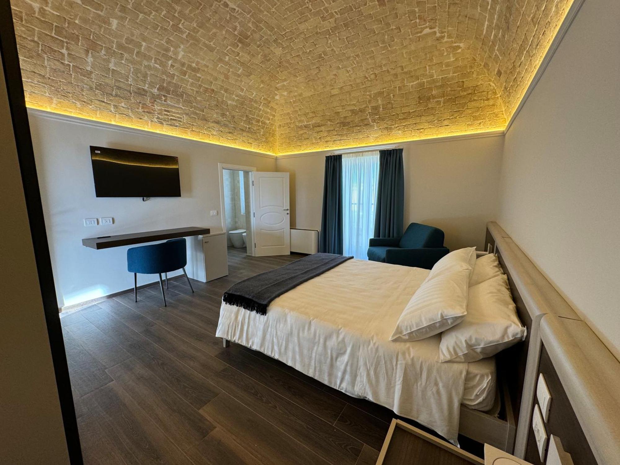 B&B Palazzo Croghan Torremaggiore Bagian luar foto
